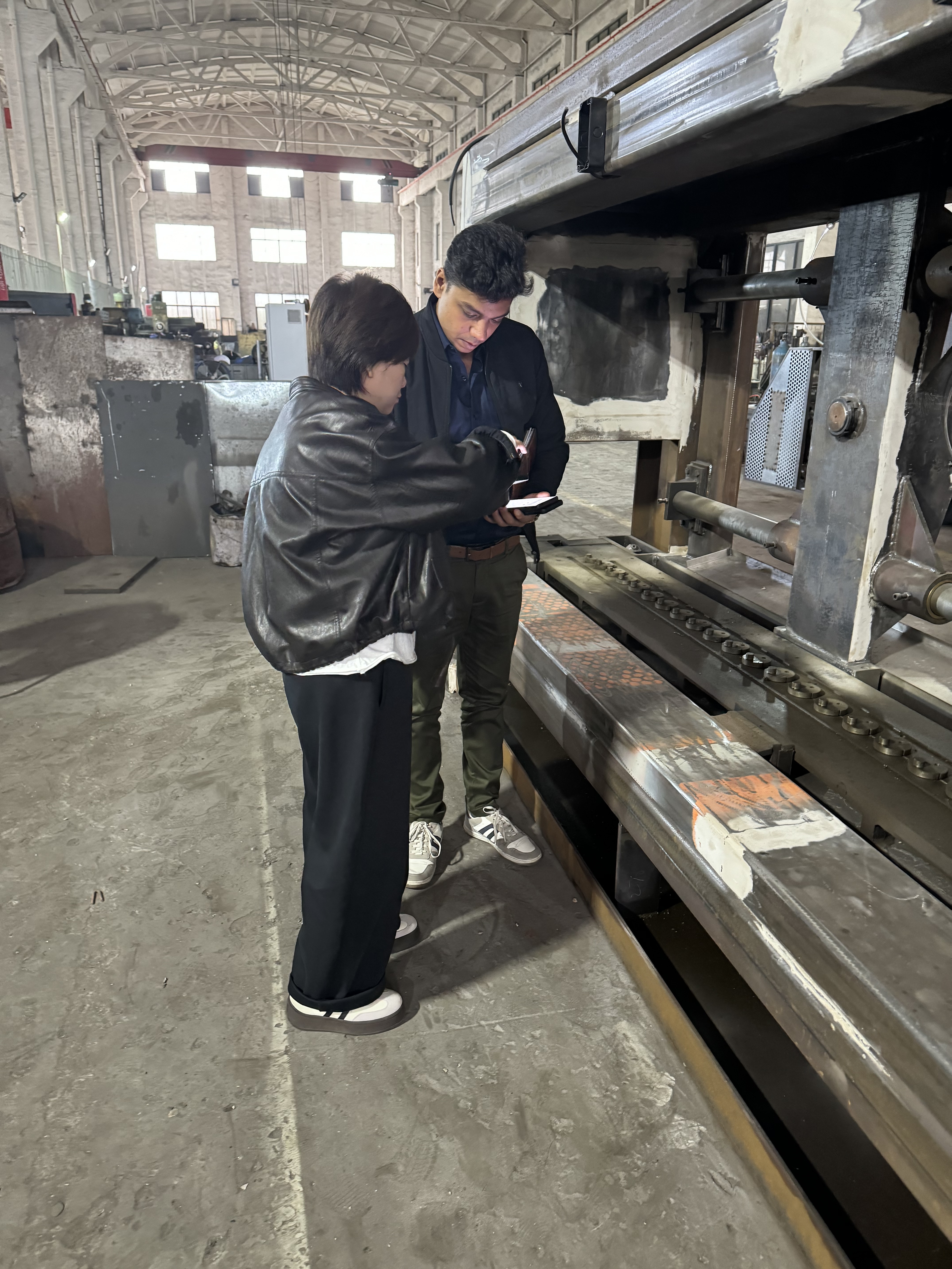 آخرین وبلاگ های شرکت در مورد مشتریان هندی از کارخانه ما برای بازرسی ماشین گابیان میش بازدید می کنند