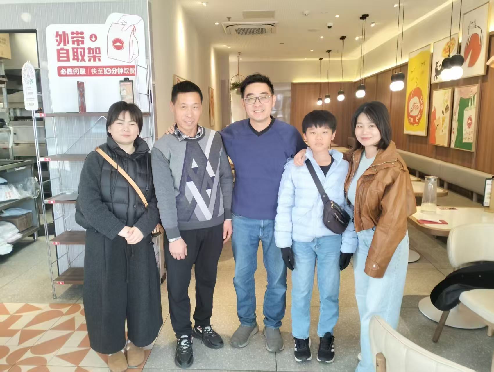 آخرین وبلاگ های شرکت در مورد مشتری مالزی به کارخانه ما می آید تا آخرین دستگاه ساخت گابيون CNC را بررسی کند